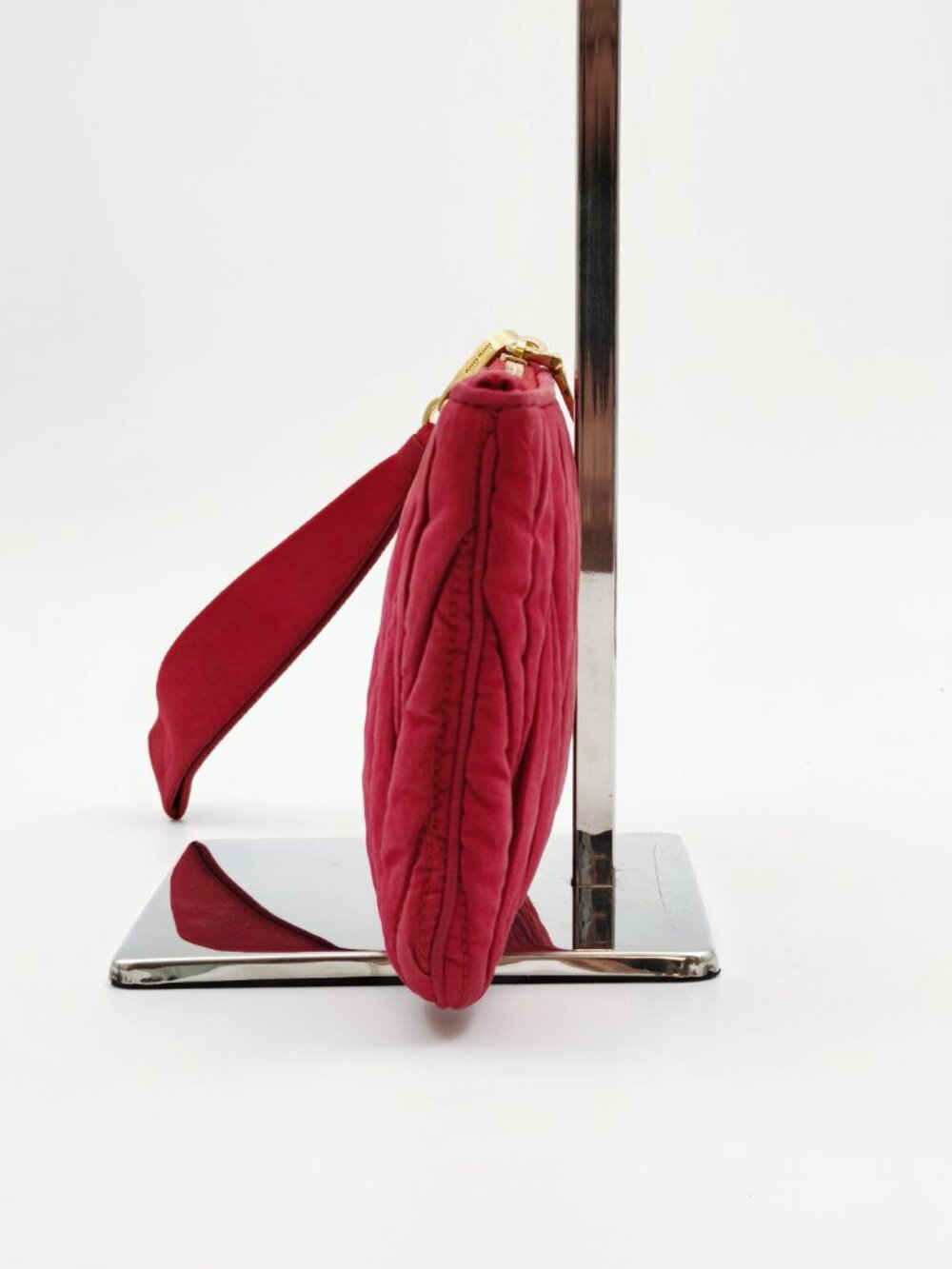 Miu Miu Matelassé Red cloth Wristlet Clutch Pouch Gold Hardware - Picture 5 of 11